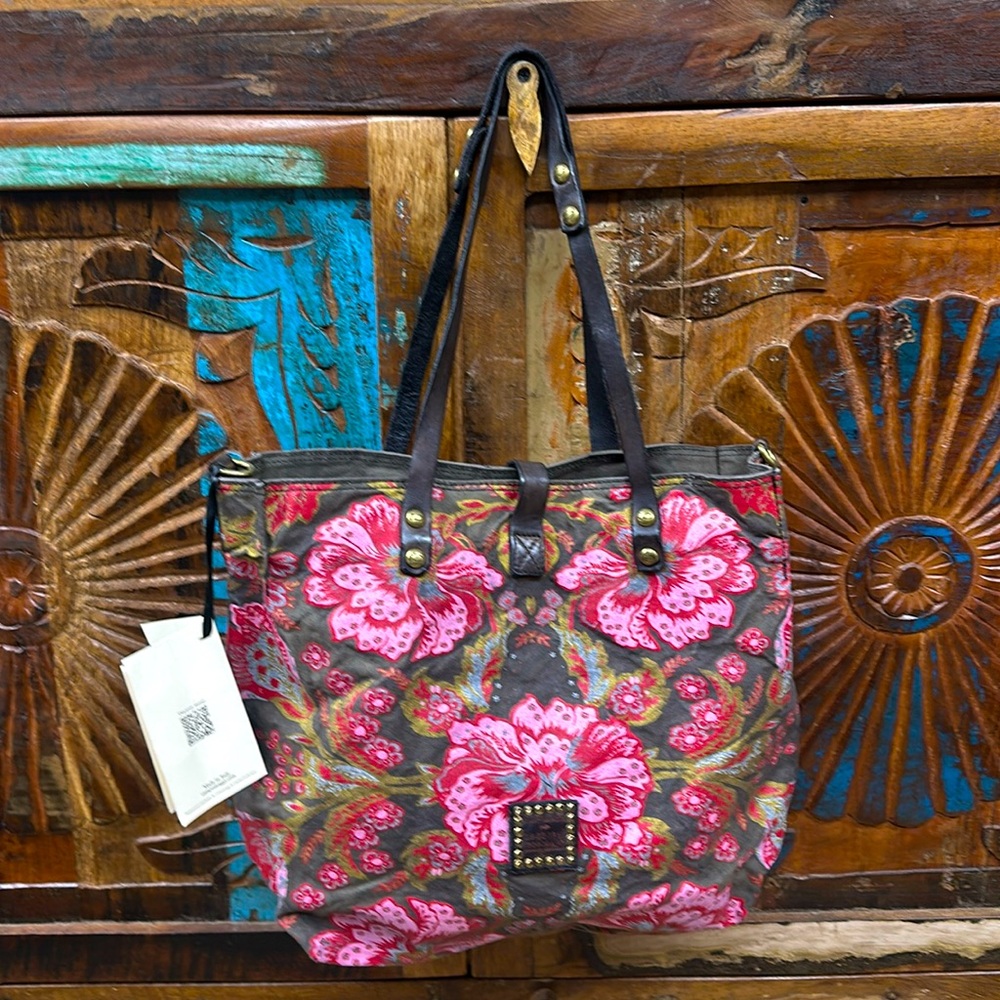 Campomaggi “Shopping Manici Lunghi” floral canvas/leather bag. New with tags!